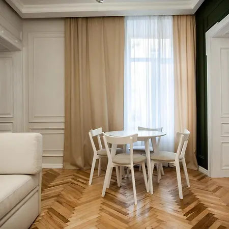 Gepner On Rynok Square Apartment *