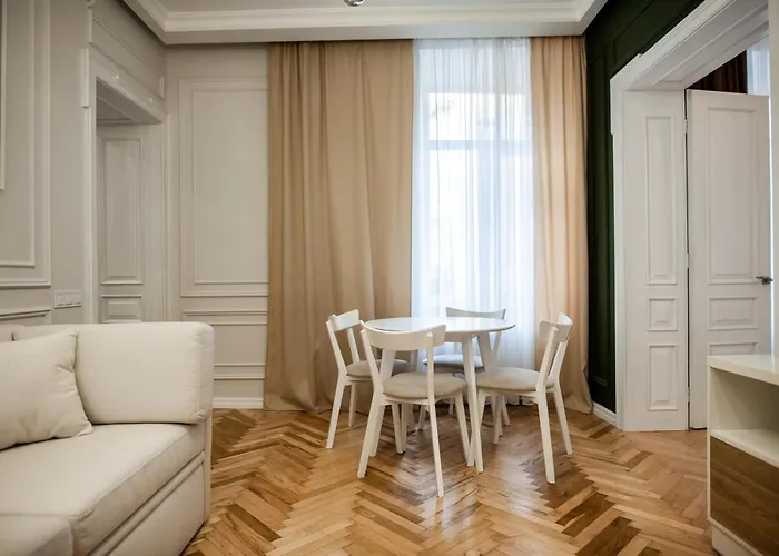 Gepner On Rynok Square Apartment *